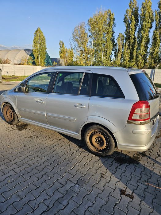 Opel Zafira B din 2008