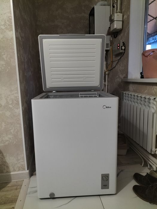 Продам морозильник MIDEA,!