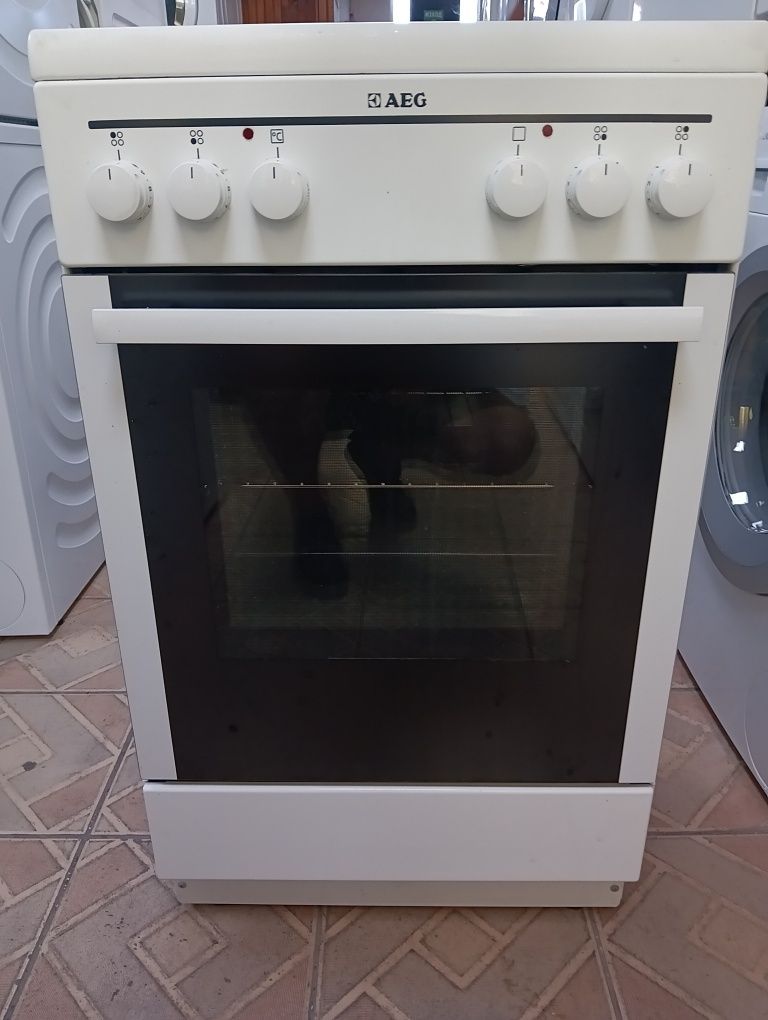 Свободно стояща печка с керамичен плот АЕГ Aeg 50см 2 години гаранция!