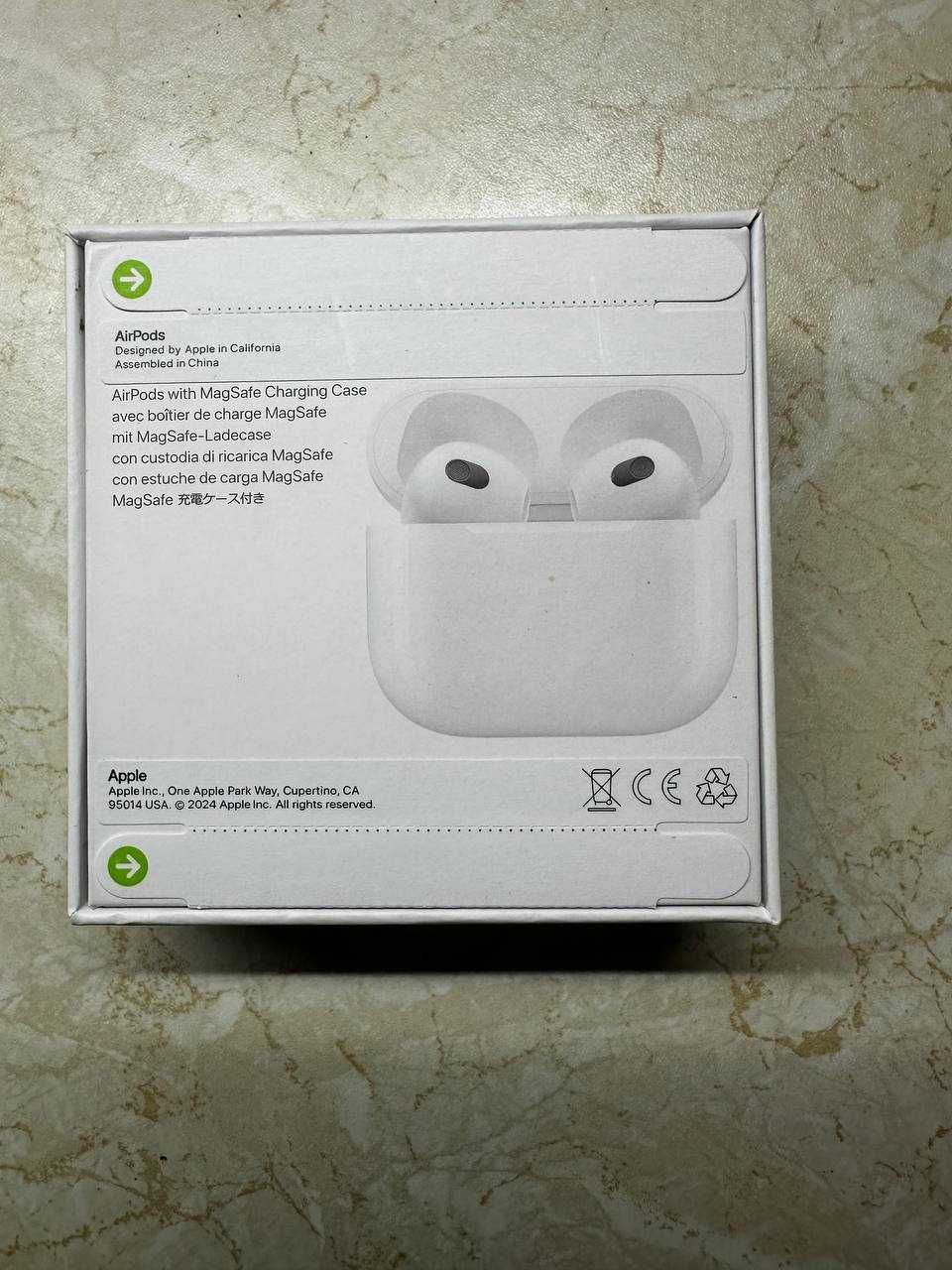 слушалки Apple AirPods 3 gen с фактура