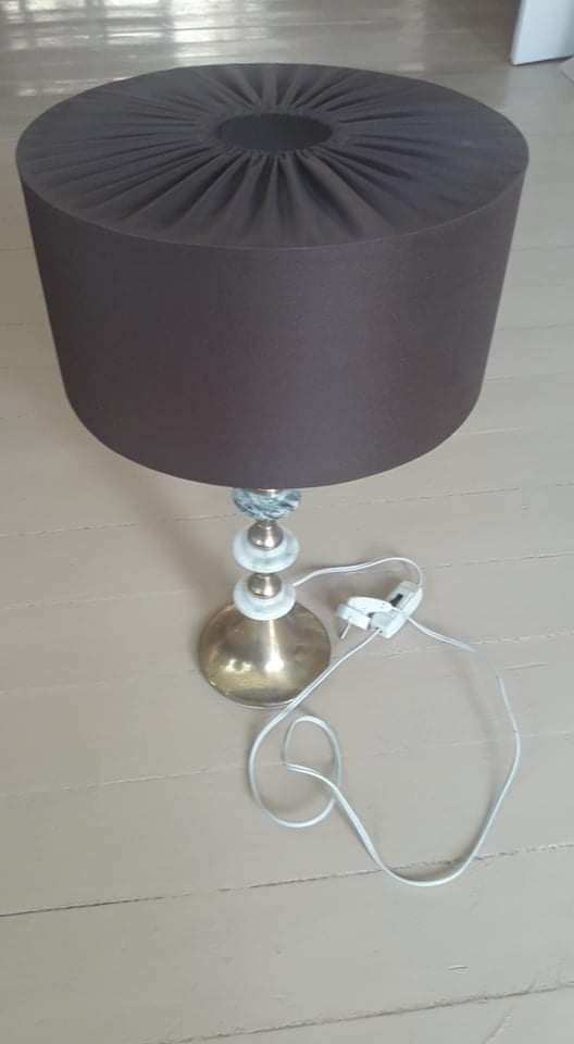 Ретро лампа с мраморни детайли