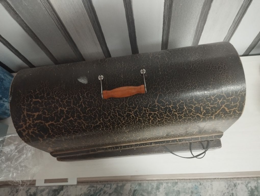 Продам швейную машинку