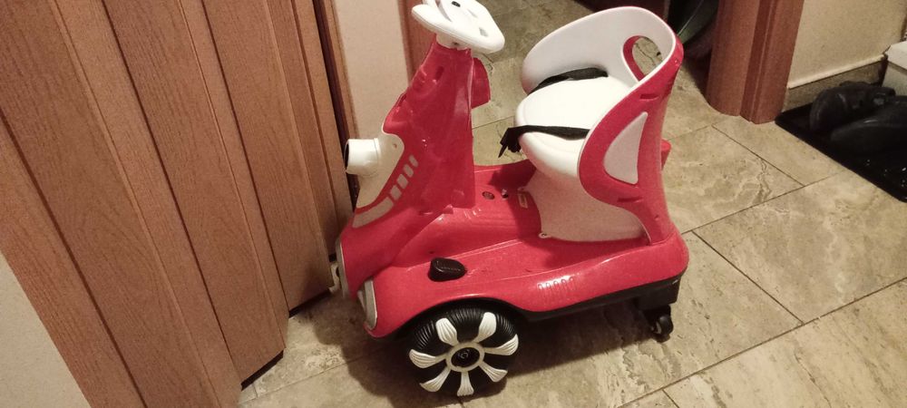 Vând mașinuță electrica pt copii