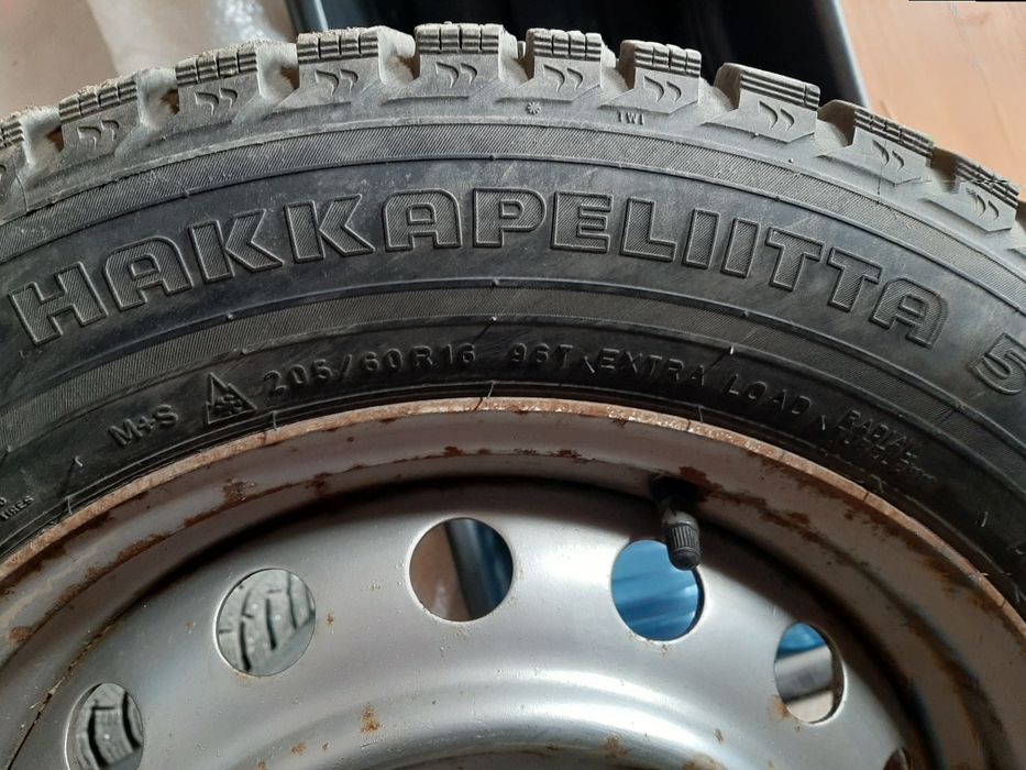 Продам зимние шины с дисками