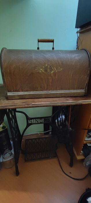 Крачна шевна машина Singer