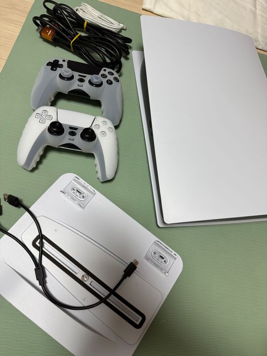 PlayStation 5 без дисковода + игры