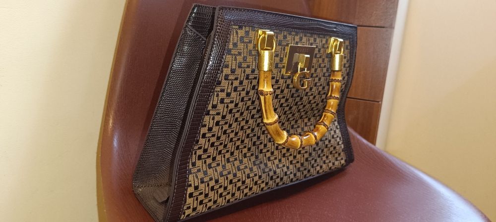 Дамска чанта Guess