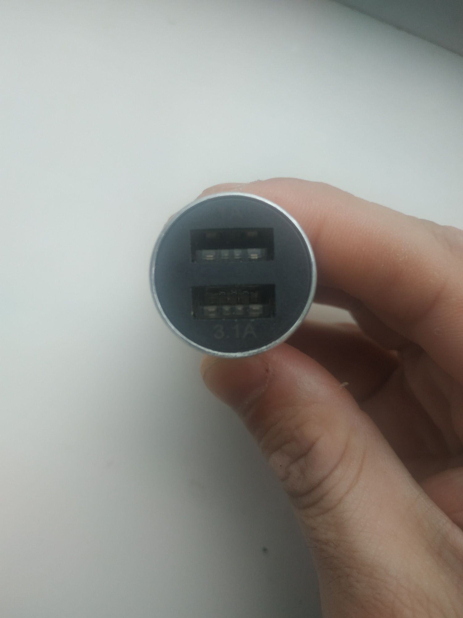 Автомобильная зарядка USB в прикуриватель