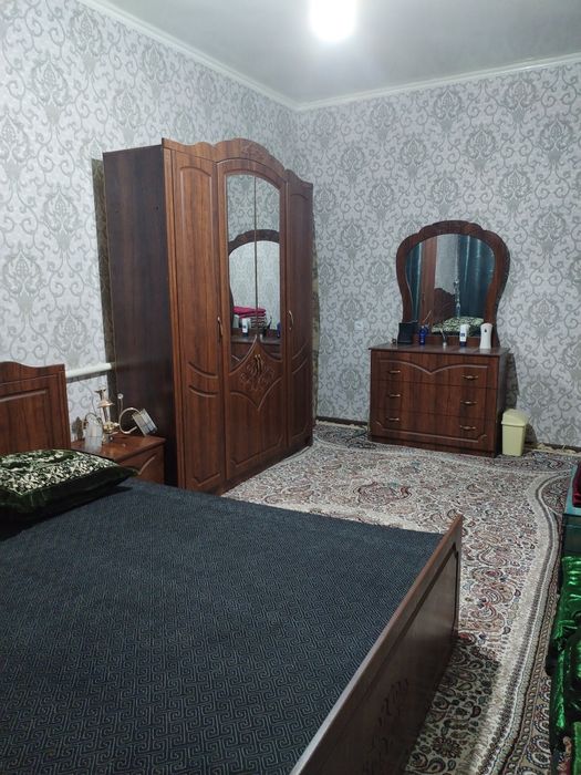 Ховли сотилади бетонкани олдида.