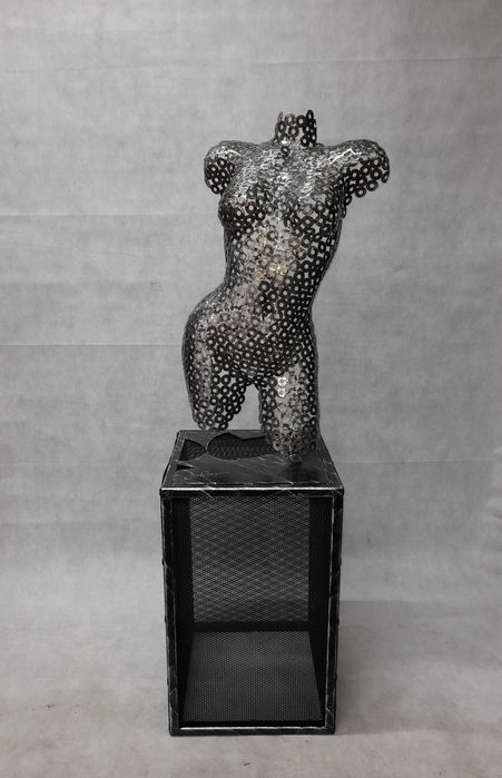 Sculptura bust cu stativ-din 1000 de saibe sudate