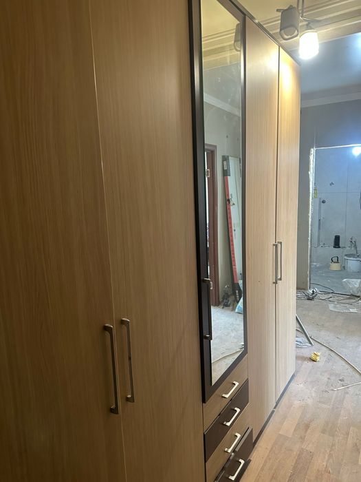 Продам шкаф в прихожую срочно