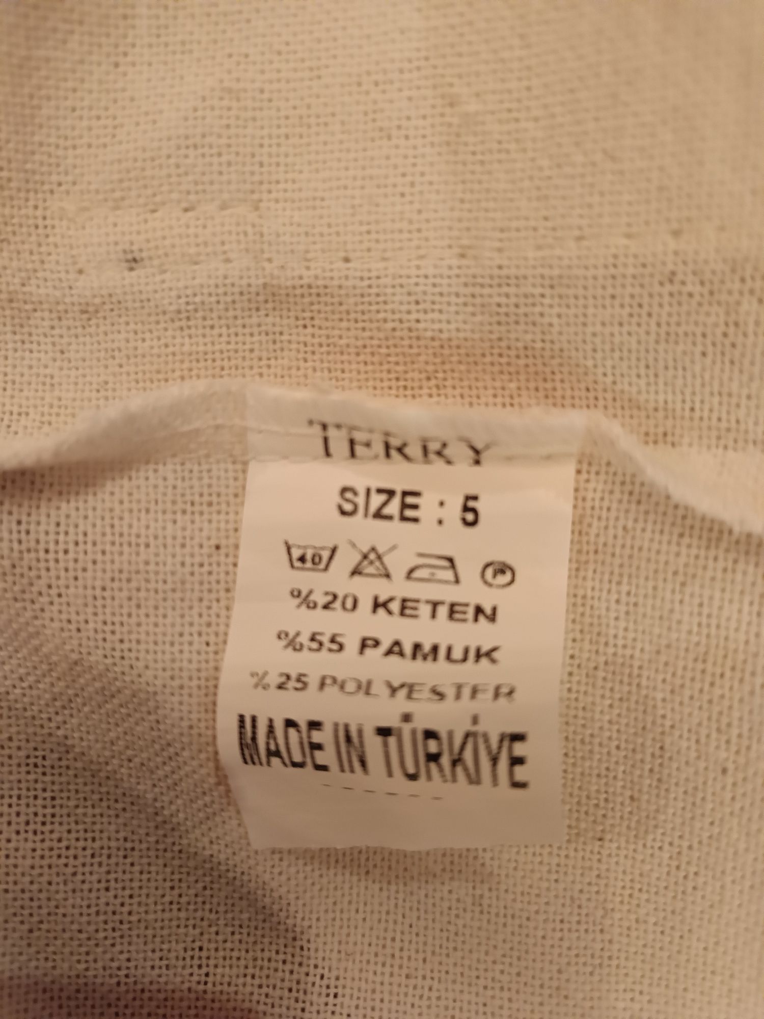 Продавам костюм 104-110