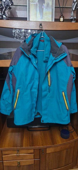 Продам куртки женские