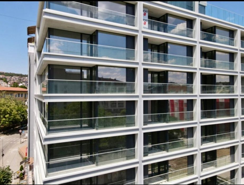 Продава тристаен апартамент в Ценър, гр. Велико Търново