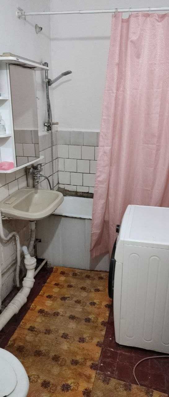 сдам благоустроенную 1 комн. кв-ру барачного типа.