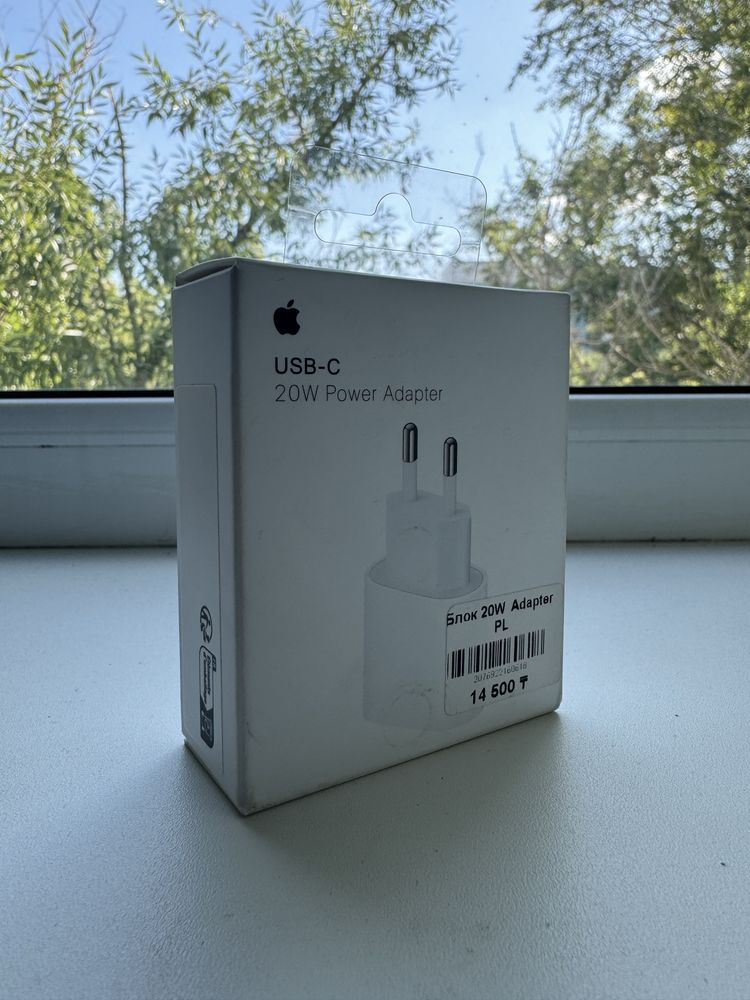Оригинальный адаптер Apple USB-C 20W