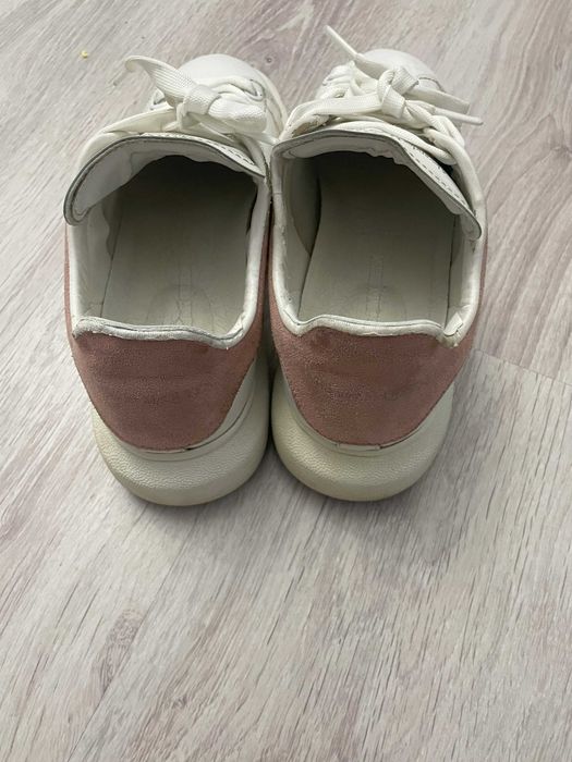 Vand adidasi Alexander McQueen