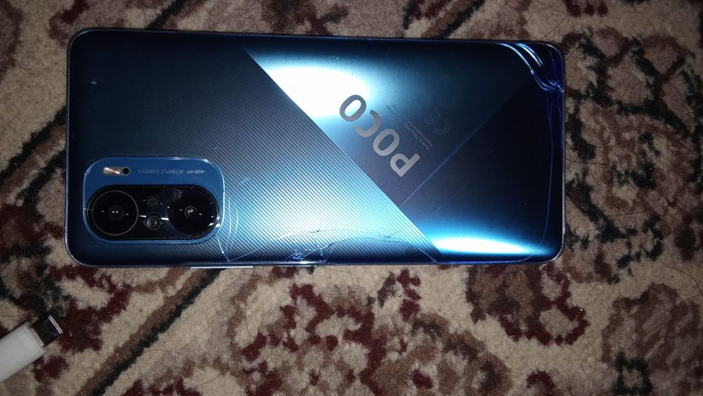 Poco F3.   8/256