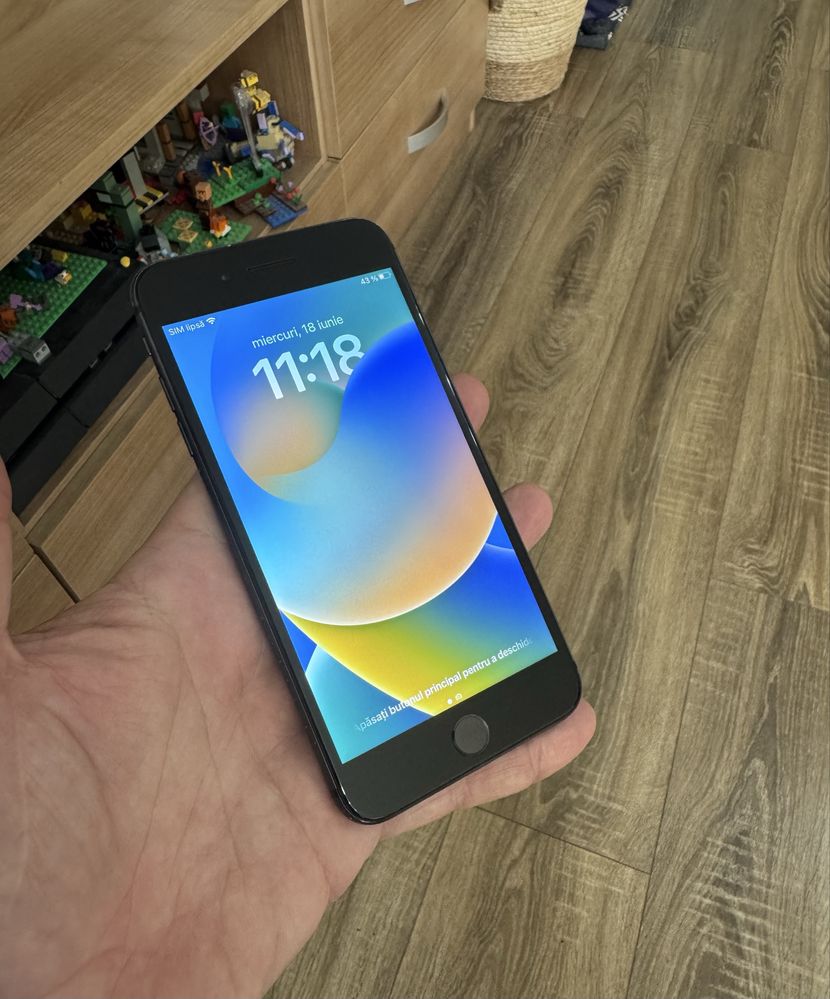 iPhone 8 Plus, negru, memorie 64Gb, baterie 100%, husa, frumos