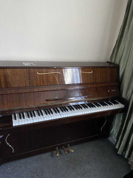 Пианино в б/у состояние