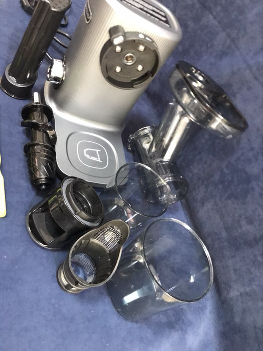 Компактна сокоизстисквачка Amzchef