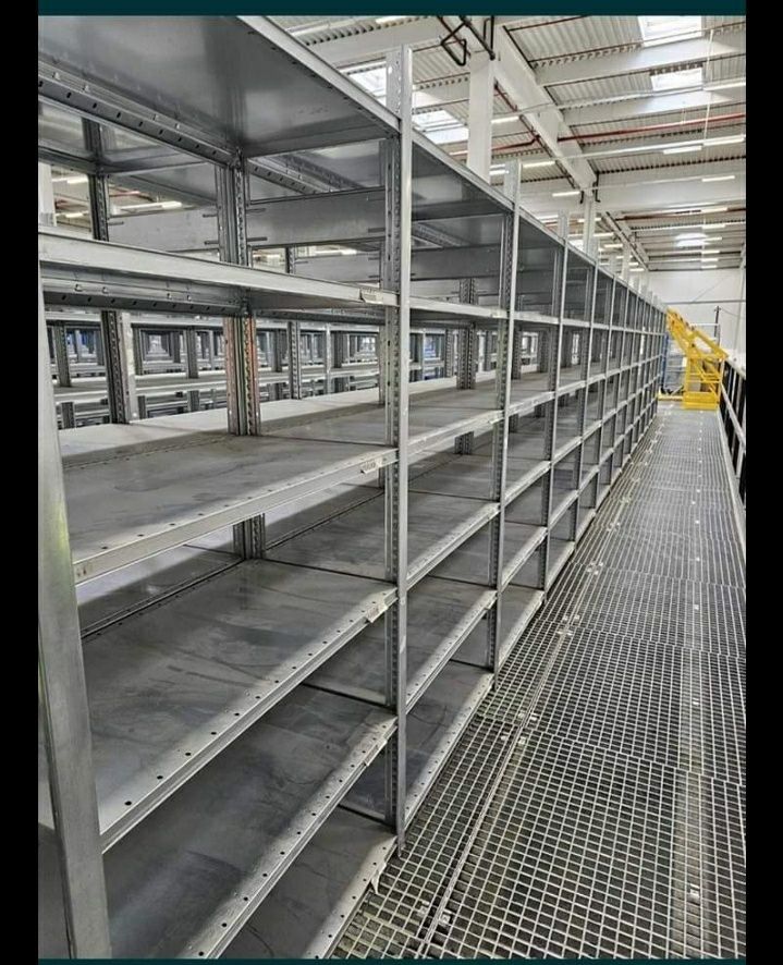 Vând rafturi metalice zincate la cela mai buna preț din România