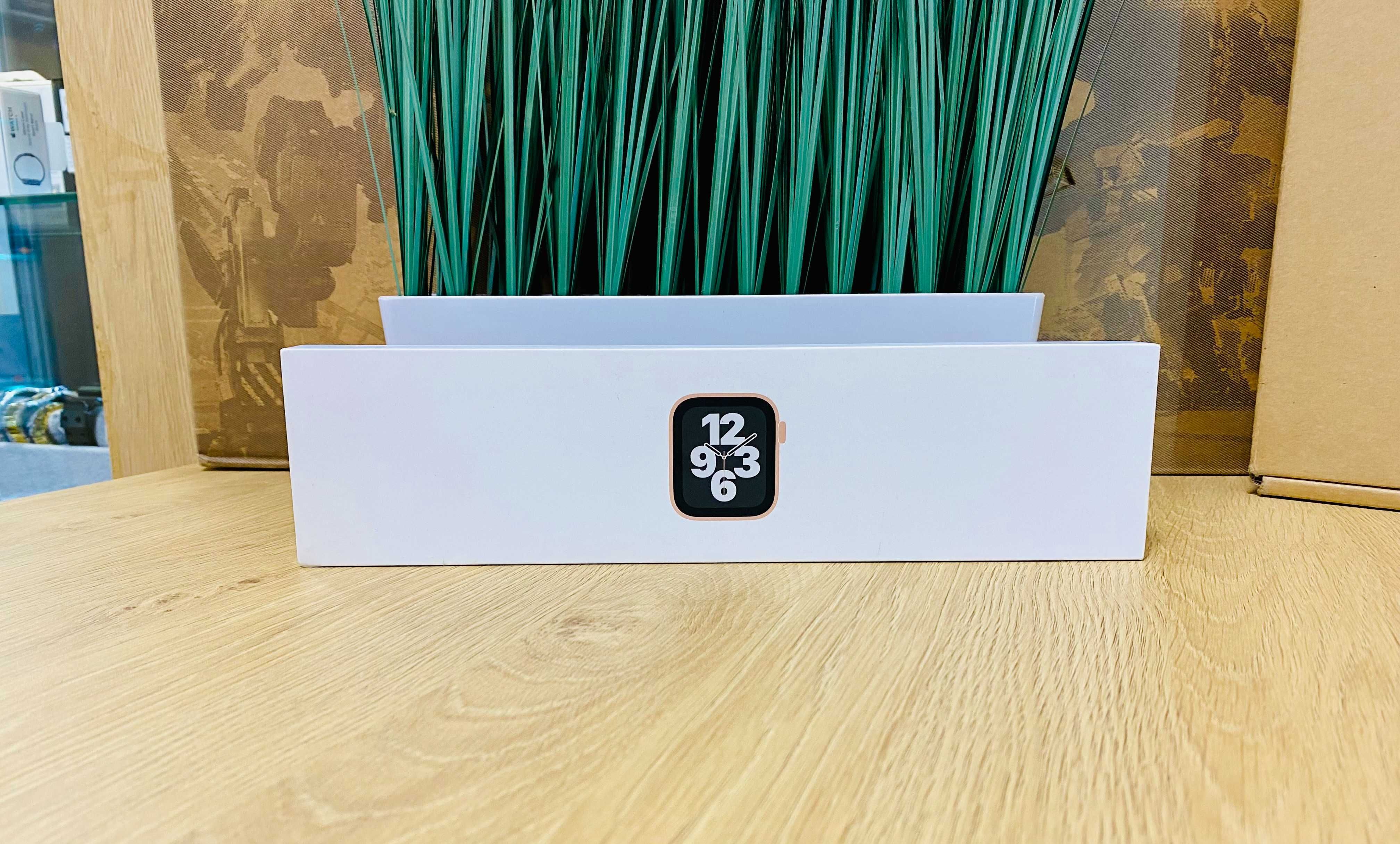 Apple Watch SE, 40 mm, Gold Alu, Starlight Sp Band S/M, GPS, 98%