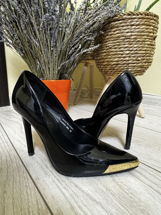 Pantofi Versace Jeans Couture – Mărimea 35 – 120 lei