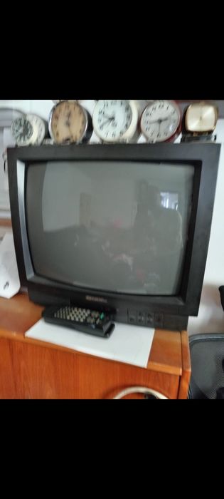Vând diverse: Aspirator, Televizoare, Măsuțe, etc