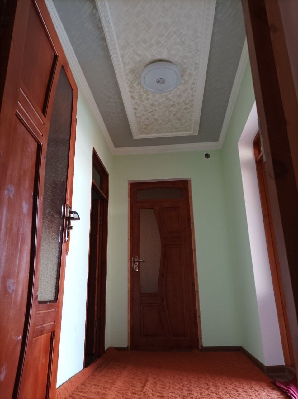 Uchtepa tumani katta qani mahallasida uyimiz zudlik bilan sotiladi