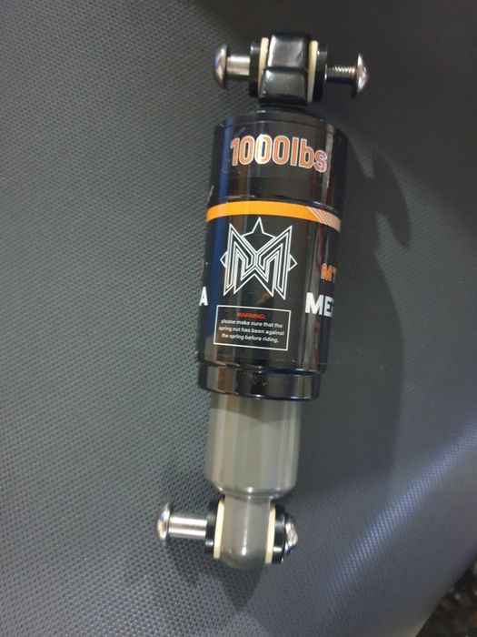 Амортисьор  Meroca mt-100 с маслена пружина за велосипед.