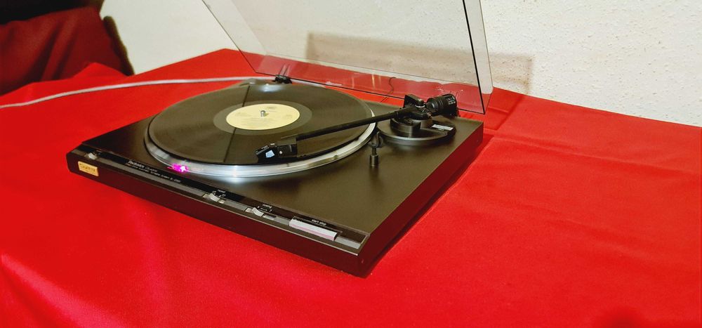 Technics SL-Q300 Direct-Drive Full Automatic Turntable System