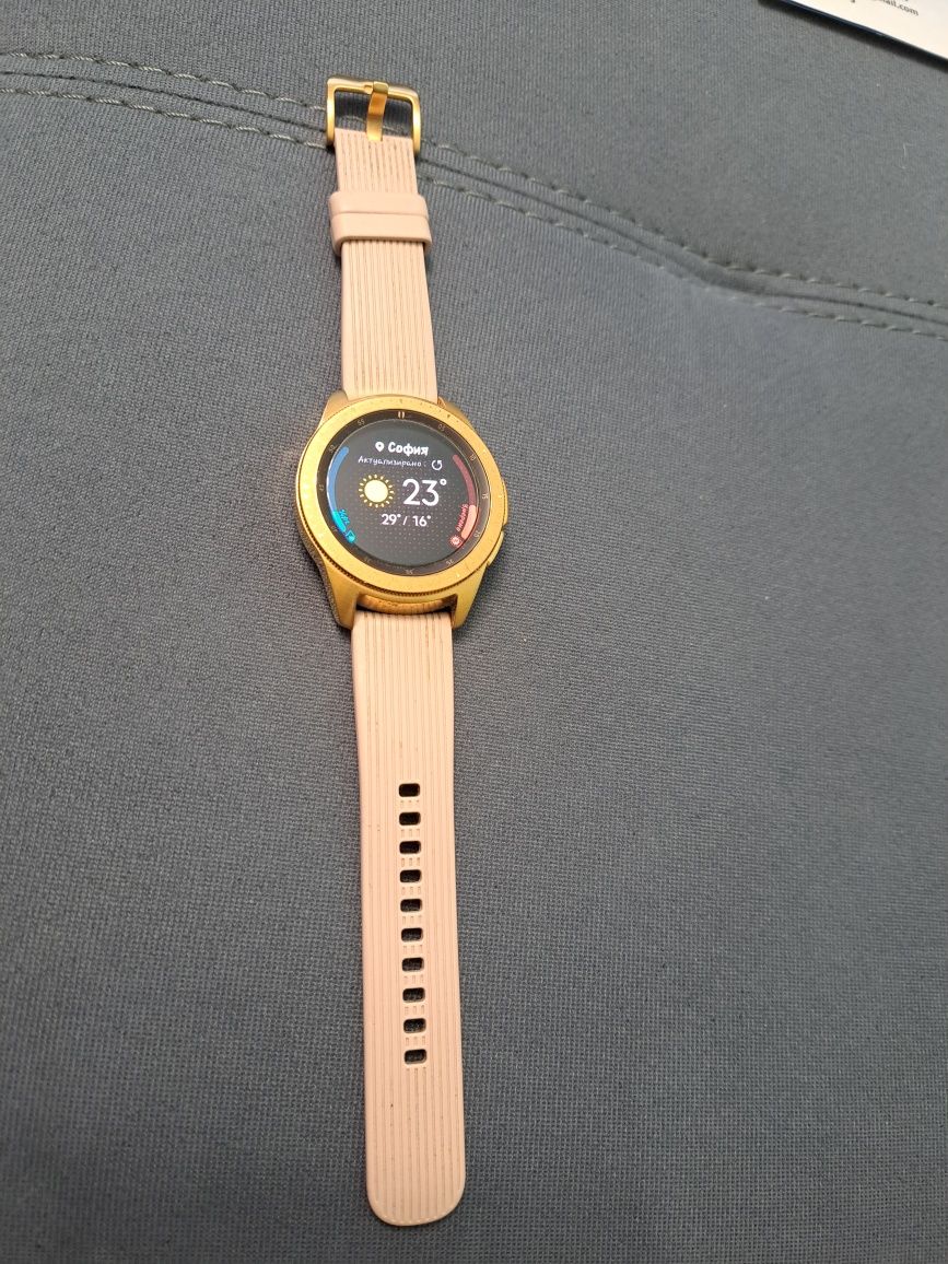 Продавам смарт часовник Samsung Galaxy Watch 42mm