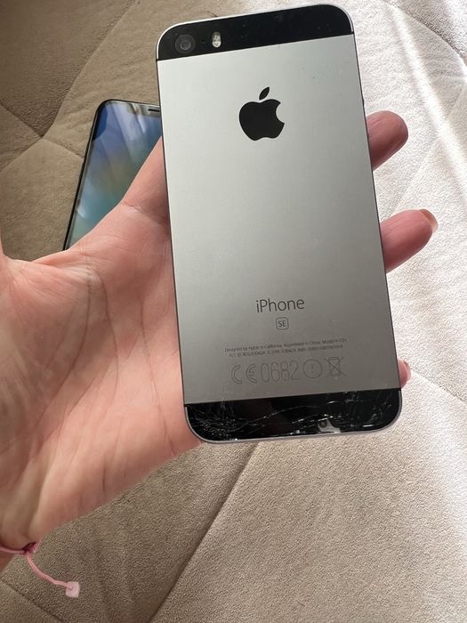 Iphone X и iphone SE,подходящи за части.