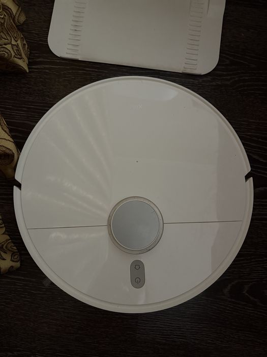 Робот пылесос почти новый