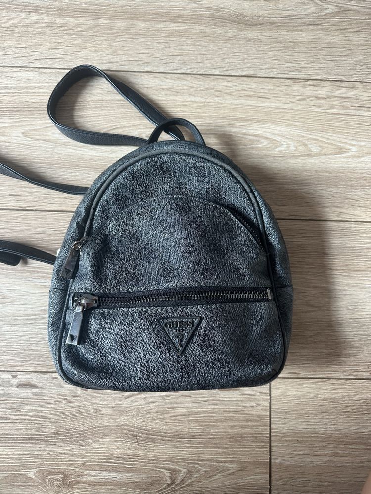 Дамска раница Guess