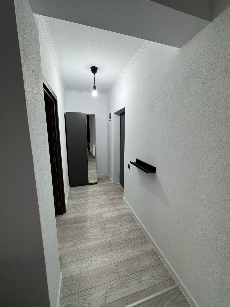 Închiriez,Apartament cu 2 camere