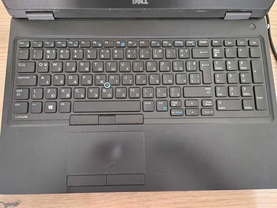 Продавам лаптоп Dell Latitude 5580 + чанта