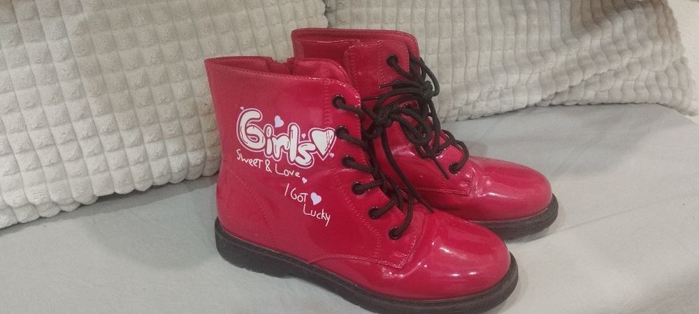 Боти лачени за момиче