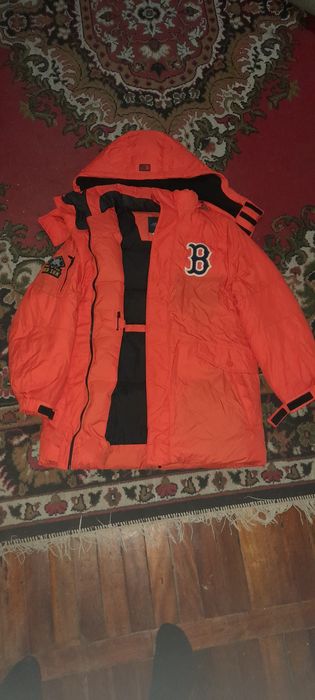 Продаёться зимняя куртка фирмы MLB "major league baseball".