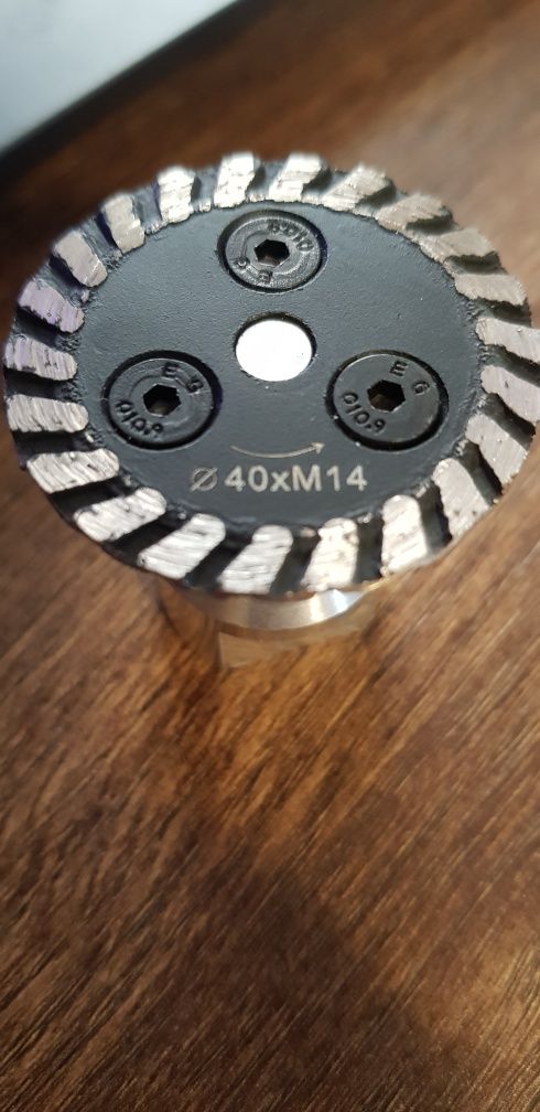 Mini disc de 4 cm cu flansa de prindere pe flex