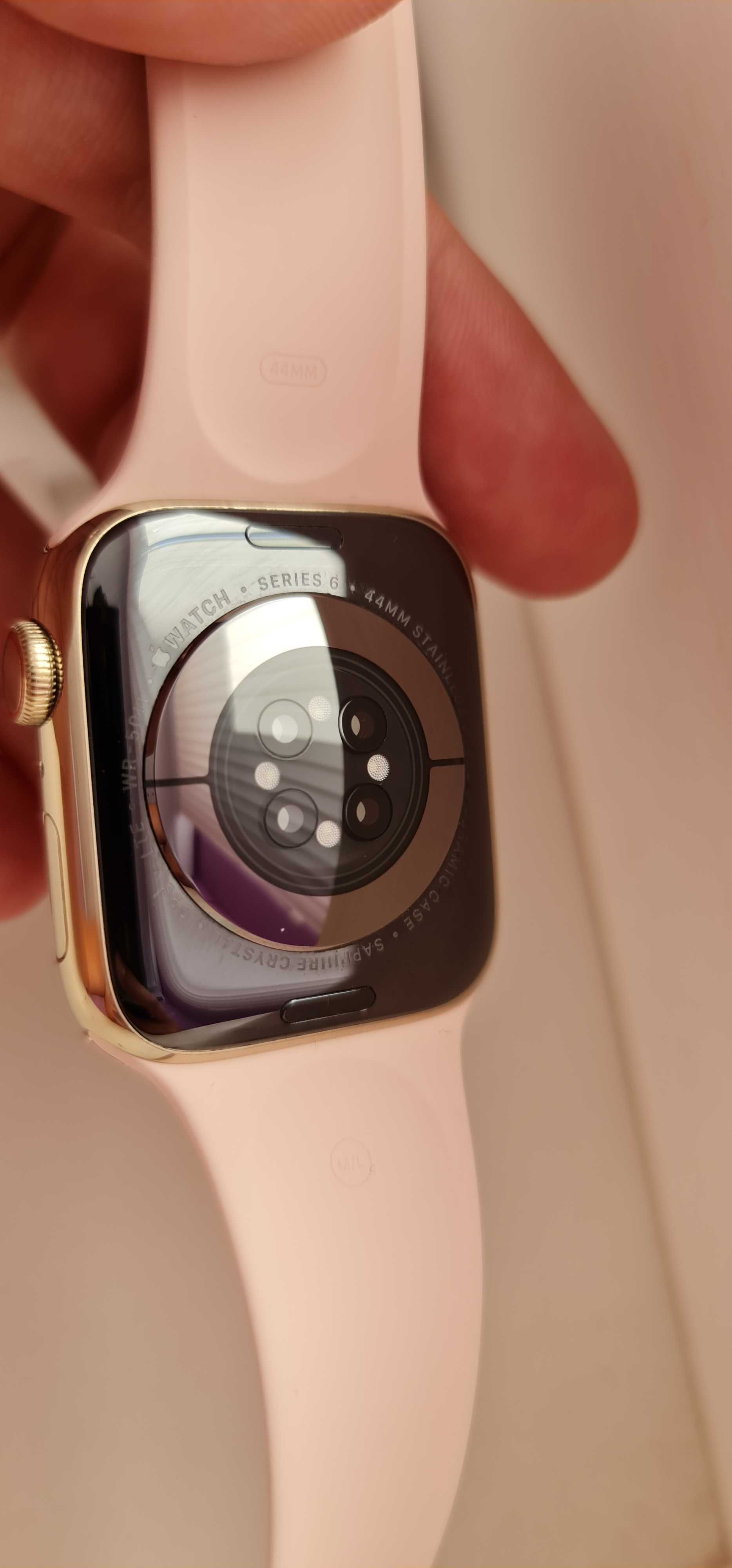 Смарт часовник Apple Watch Series 6 GPS + Cellular 44mm Gold