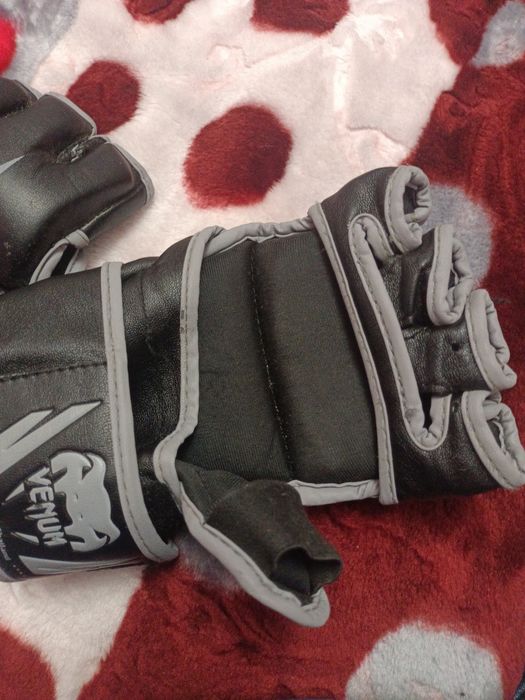 Mănuși box,mănuși MMa,compleuri box ,proteze ,fase