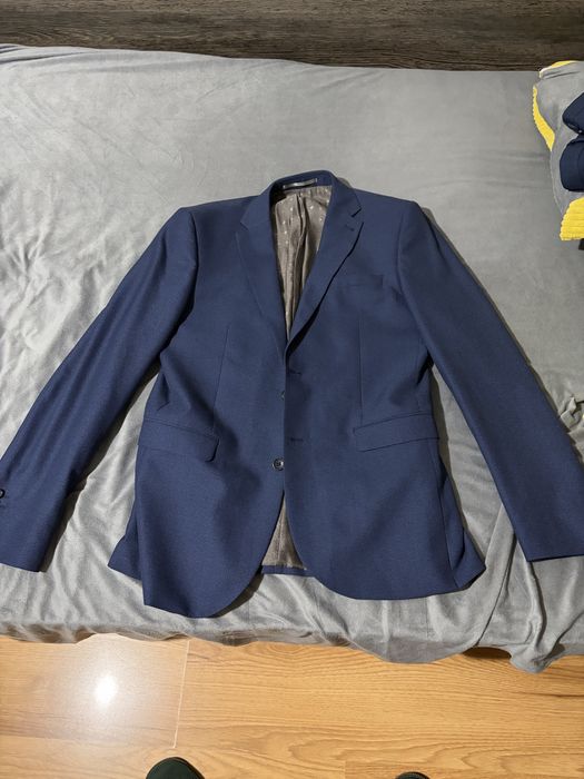 Син мъжки костюм