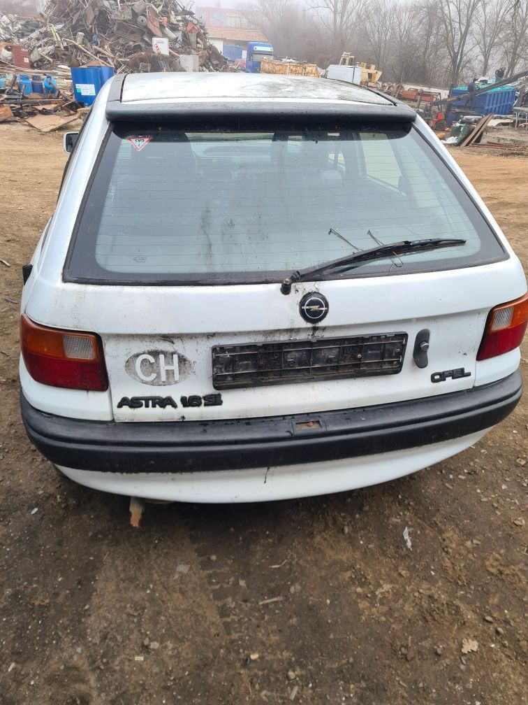 Опел Астра 1.6 Opel Astra F C16SE на части.