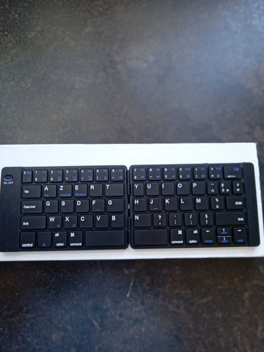 Vând tastatura atașabilă laptop