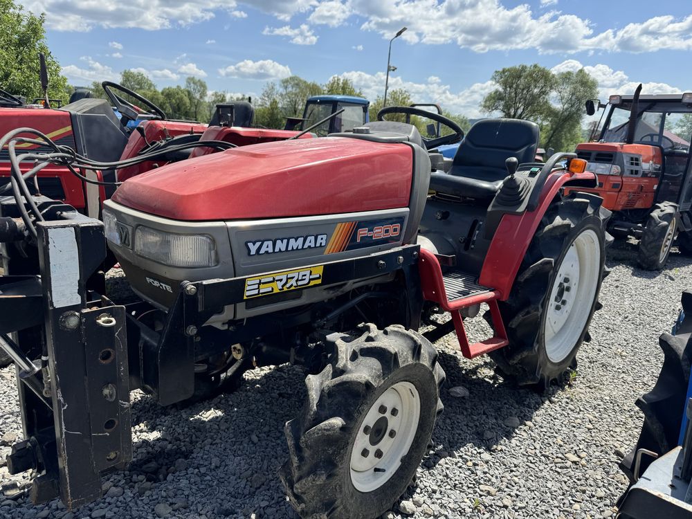 Tractor Japonez  Tractoras Japonez Yanmar F 200  Cu Incarcator Frontal