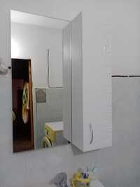 Шкаф навесной с полками и зеркалом для ванной