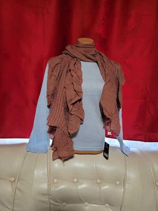 Eșarfe și fulare, sute de modele, preturi de la 3,5 lei, engross