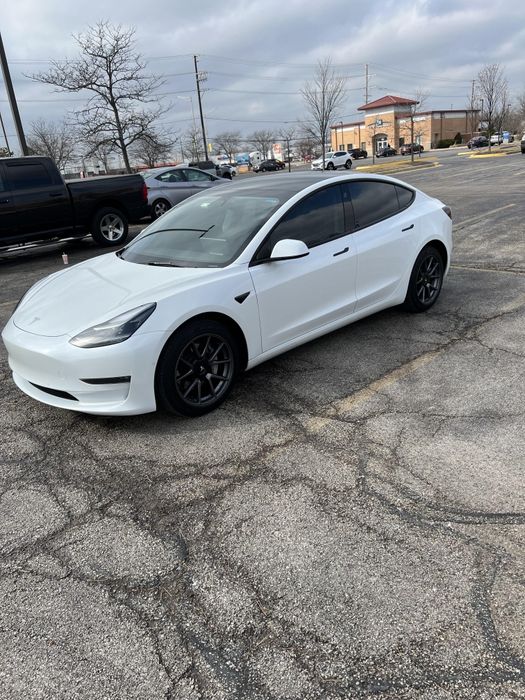 Продам tesla model 3, 2020, американка, жемчуг с белым салоном.